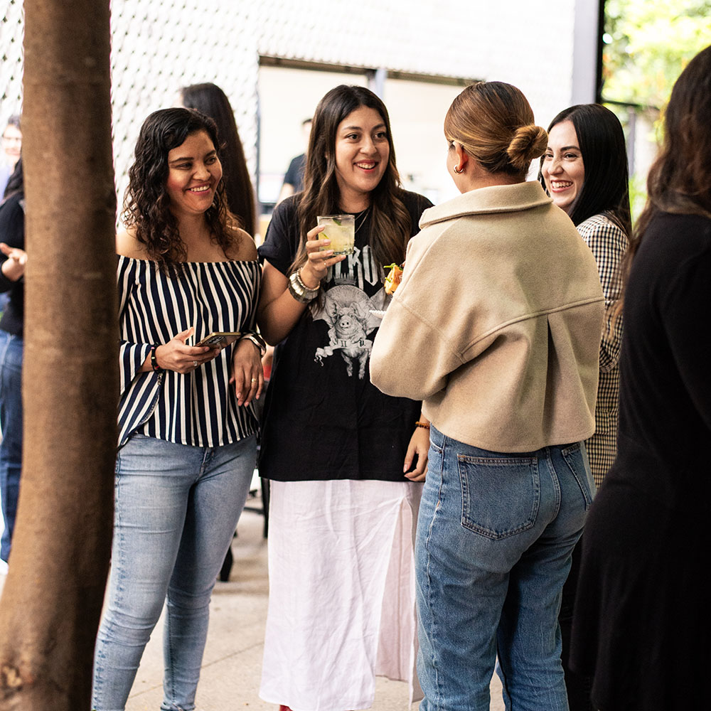 MUJERES